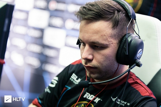 中俄冰球邀请赛在北安拉开帷幕 吸引众多球迷关注